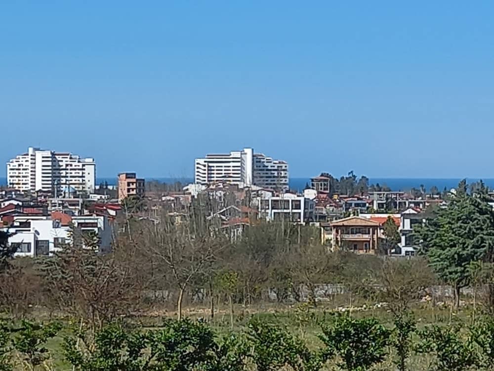 فرصة ذهبية رض سكنية بطلالة بحرية وغابية في نوشهر